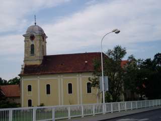 Komárom (Komárno), Nádor u. 32. Ráctemplom.jpg Komárom (Komárno), Nádor u. 32. Ráctemplom.jpg